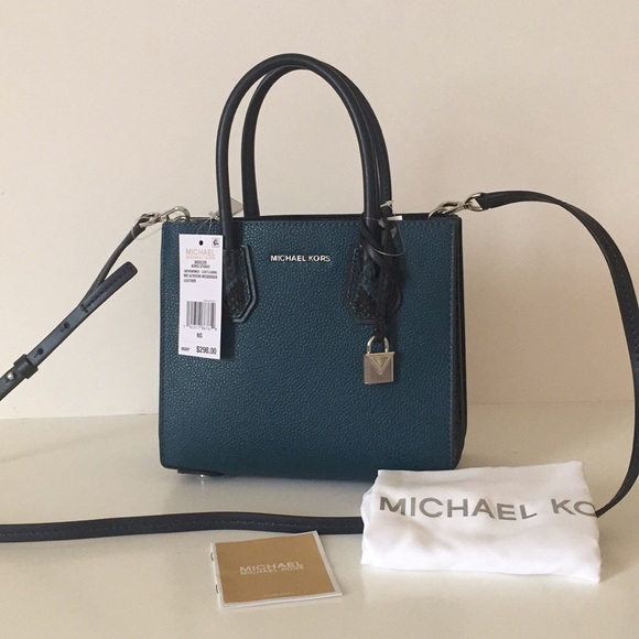 Michael Kors Handbags - 🌟HP🌟MICHAEL KORS “Mercer” Leather Crossbody bag
